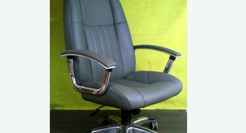 Перетяжка офисного кресла кожей. Красково